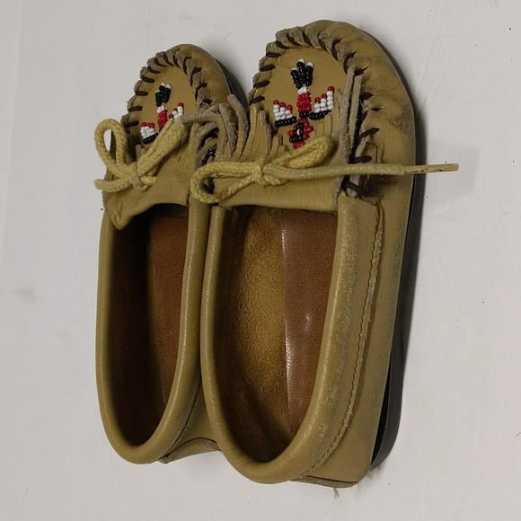 Minnetonka Kids Leather And Beaded Moccasins - Picture 3 of 8